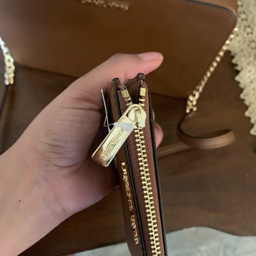 New Mk card holder 😍 - Picture 3 of 5